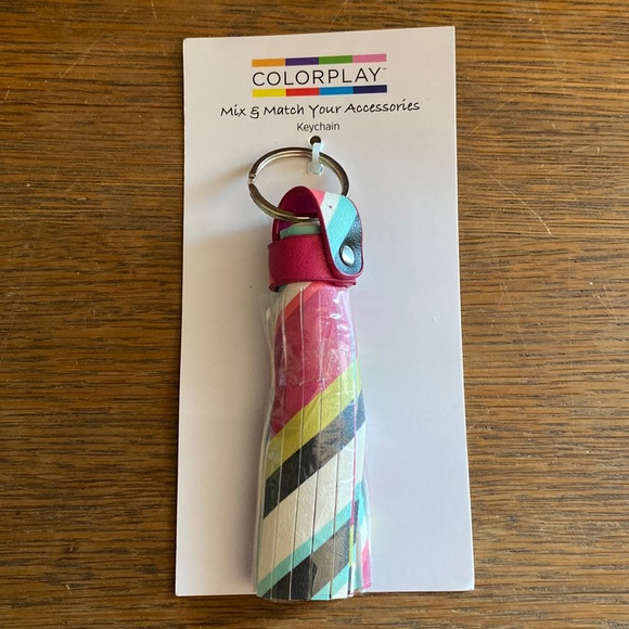 5 scarves and a keychain bundle - Picture 2 of 5